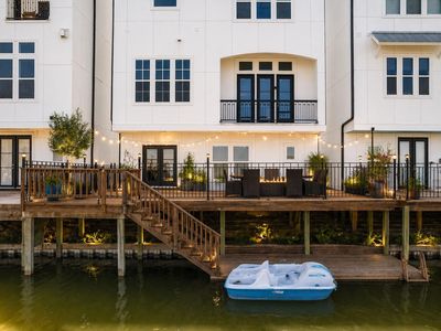 2110 Lakeshore Edge Dr