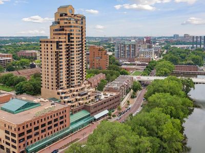 110 Bank St Unit L2801