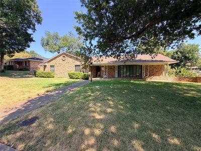 Property at 921 Medalist Dr, Dallas, TX