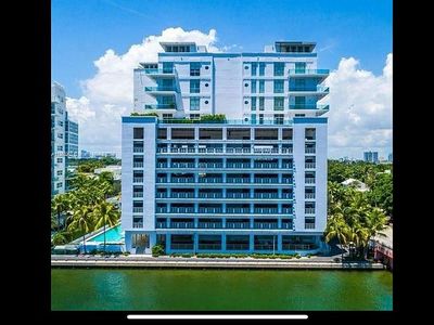 201 Aqua Ave Penthouse 4