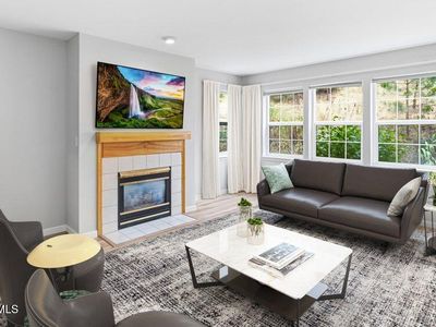 8352 N Village Dr APT 1
