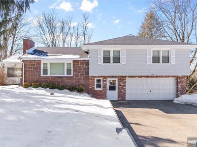 Property at 4 Rolling Ridge Rd, Upper Saddle River, NJ