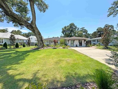 17 Lakeside Dr