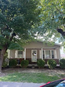 219 W Trusler St