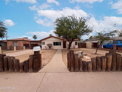1835 E PALM Lane