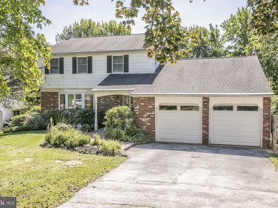2908 Village Green Ln