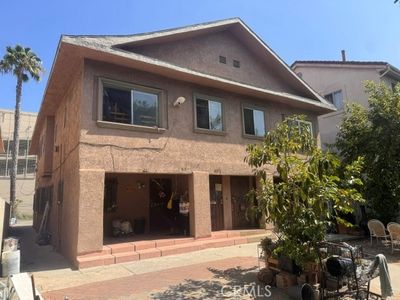 811 W 40th Pl