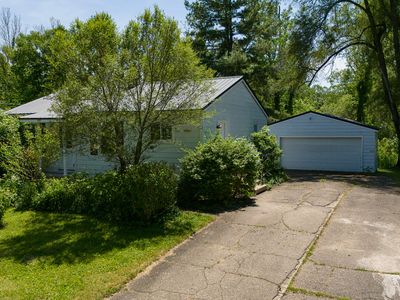 4716 Lexington Ave