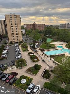 203 Yoakum Pkwy APT 1209