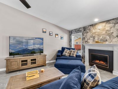 2520 E Linda Vista Dr