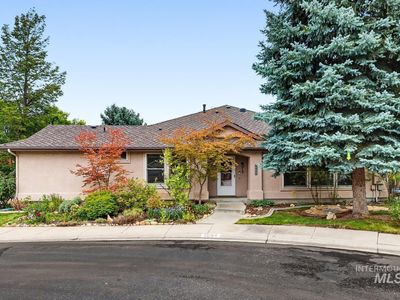 4854 N Lakeview Pl