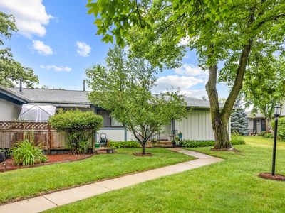 907 Royal Dr APT 3B