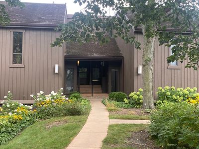 Property at 329 Woodview Rd APT B, Lake Barrington, IL