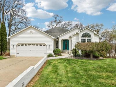 8 Leslie Dr