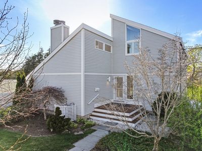 11 Stoney Brook Ln