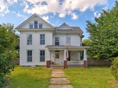 925 W Walnut Street