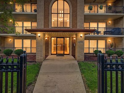 6255 W 63rd St APT 1B