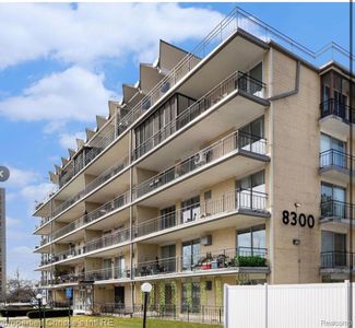 8300 E Jefferson Ave APT 107