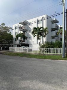 1090 NE 129th St APT 202