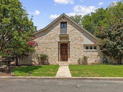 208 W Schubert St