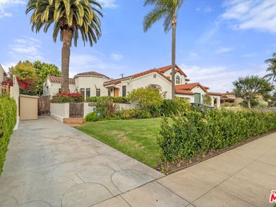 2214 Parnell Ave