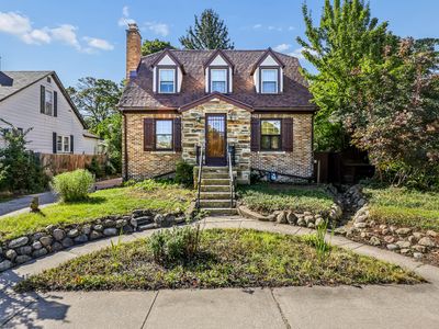 1053 W Forest Ave