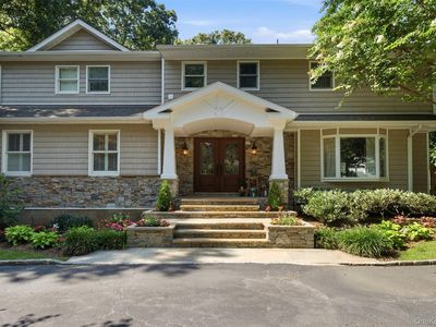 8 Clayton Drive
