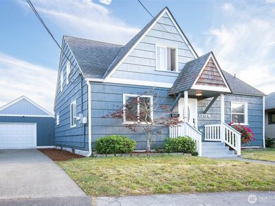 1204 4th Avenue SE