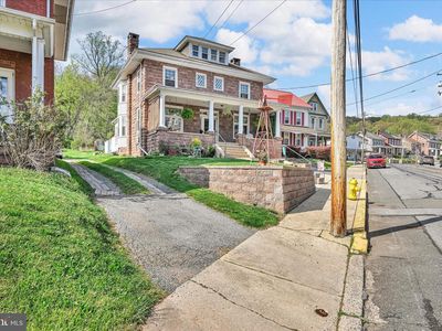 146 E Main St