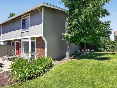 832 Royal Ann Ln