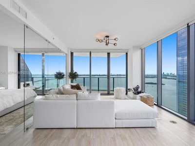460 NE 28th St APT 3508
