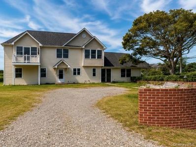 300 S Snedecor Avenue
