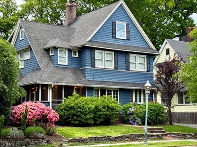 298 Ridgewood Ave