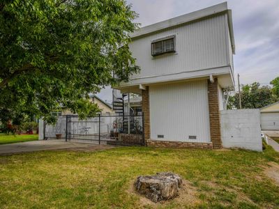 417 Maple St