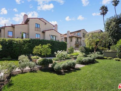 823 S Bundy Dr APT 111