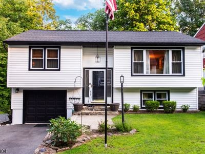 103 Cayuga Ave