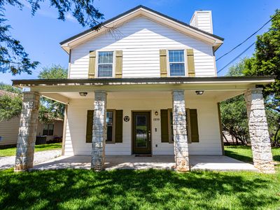 1213 LAKEVIEW DRIVE