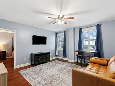 1205 Saint Charles Ave APT 1014