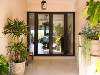 6112 Paradise Point Dr