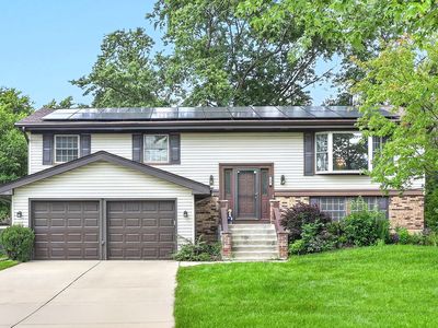 215 Edgebrook Dr