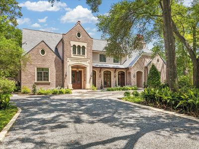 802 Country Ln