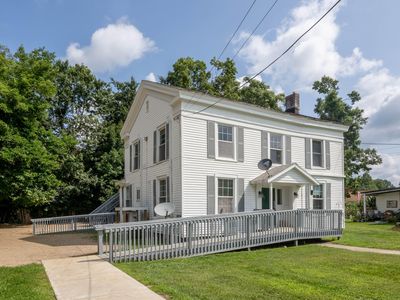 621 Oak St