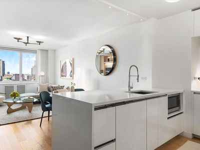 301 W 53rd St APT 12C