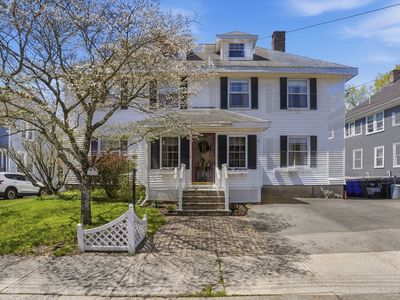 6 Eight Gibbon Ave