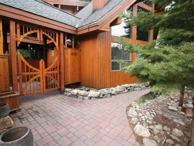 1210 Majestic View Dr