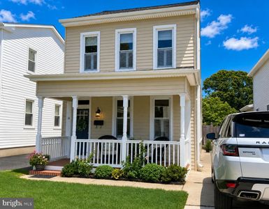 16 Woodlawn Ave