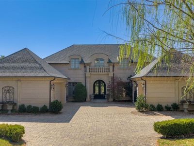 2404 NW Grand Cir