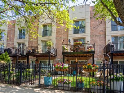 1826 S Michigan Ave Unit F