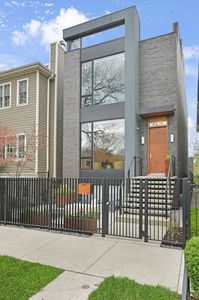 3012 N Hoyne Ave
