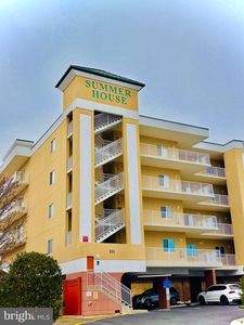 111 100th St UNIT 304